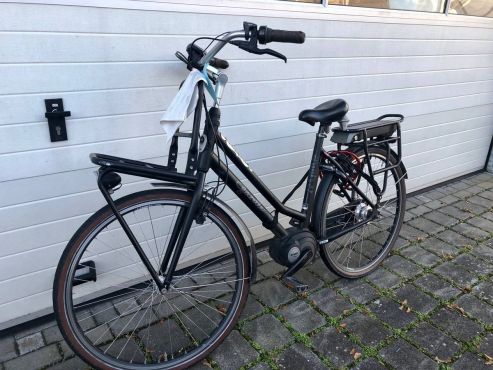 schwarzes Gazelle Damenfahrrad