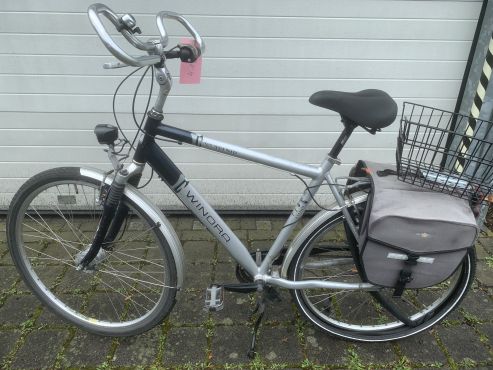 silber/graues City Bike des Herstellers Winora, Modell 5th Avenue