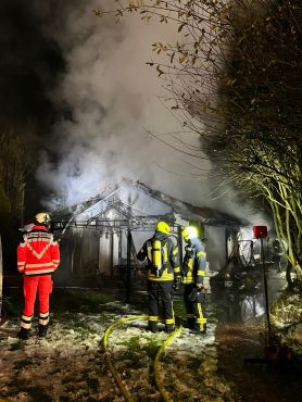 Brand eines Gartenhauses am Herderweg in Schloß Holte-Stukenbrock