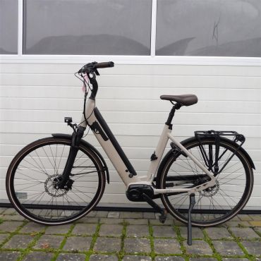 Beiges Pedelec mit braunem Sattel