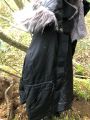schwarze Winterjacke in Größe XL, Kapuze mit grauem Kunstfell
